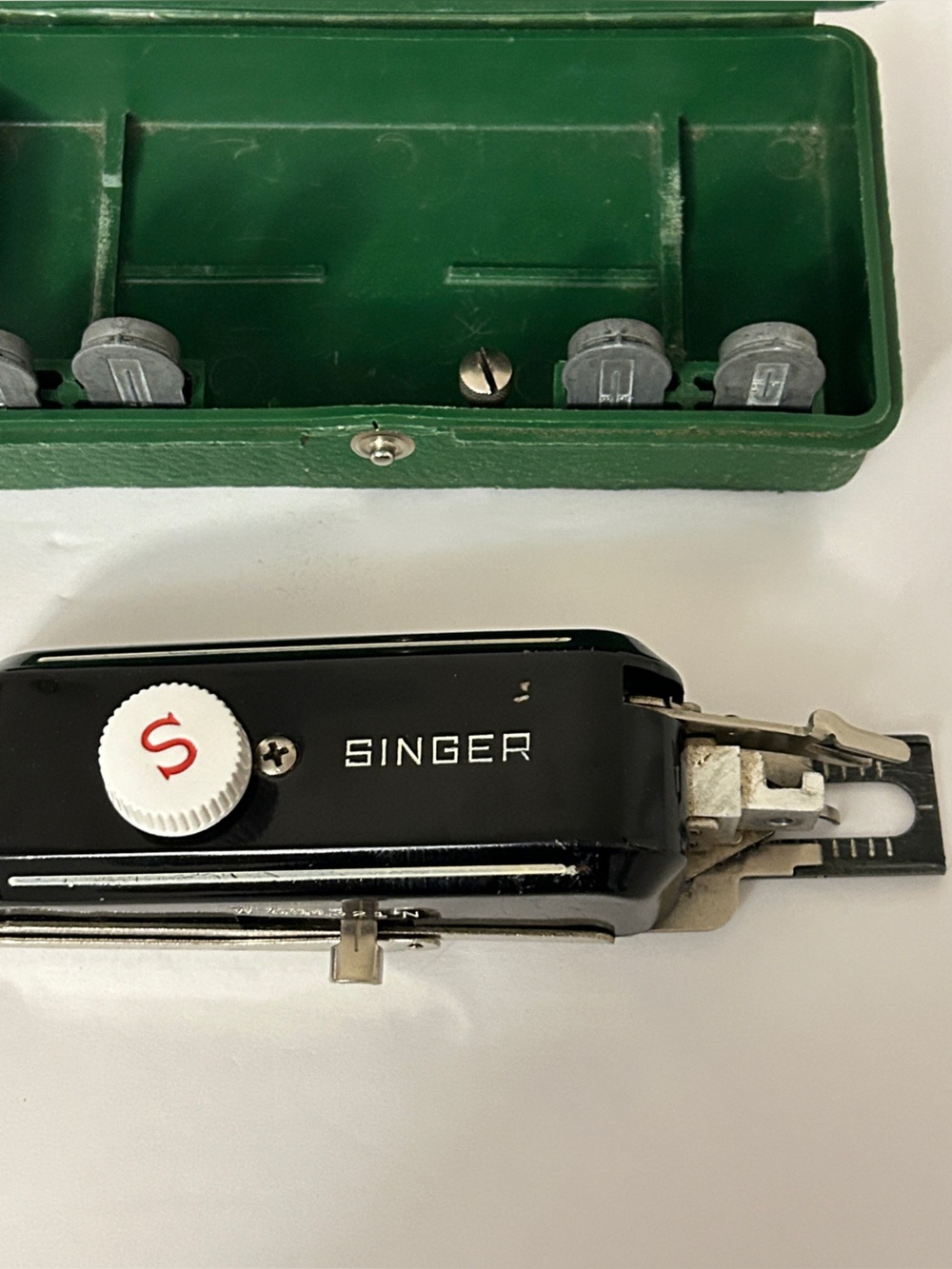 Vintage SINGER Buttonholer Sewing Machine Attachment With Green Case